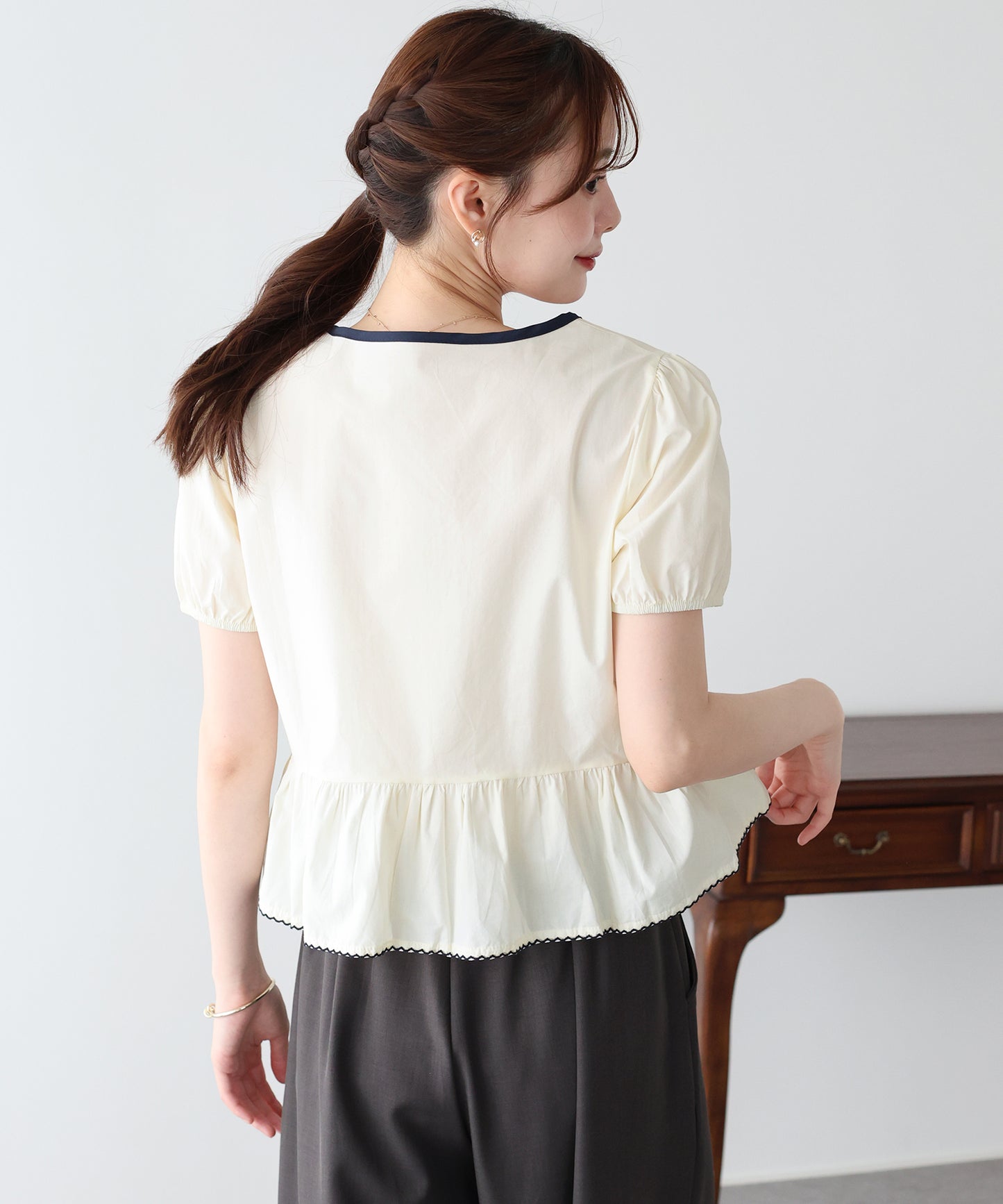 【早割5％OFF】バイカラーリボンペプラムブラウス【メール便】