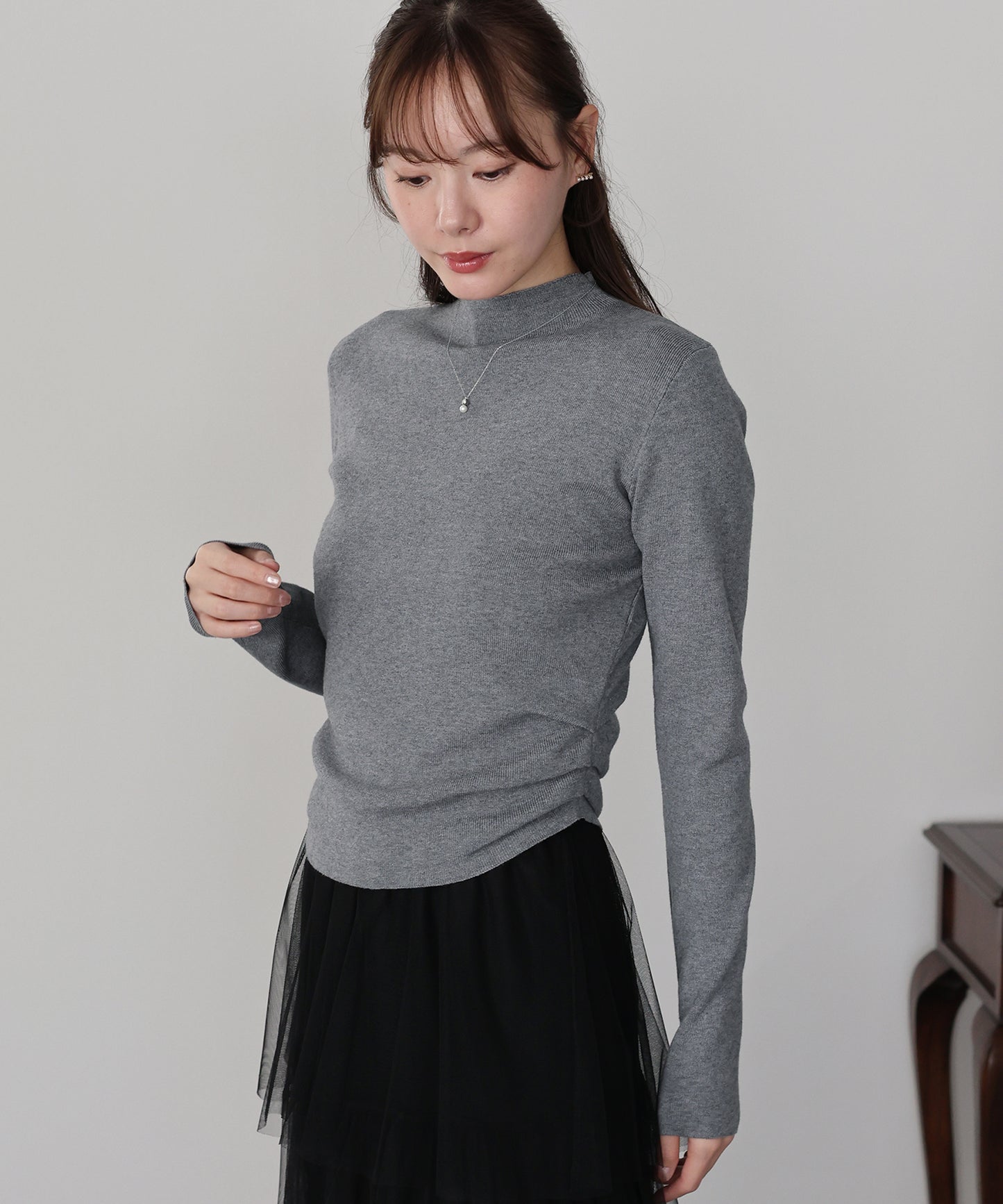 【早割5％OFF】サイドタックハイネックニット