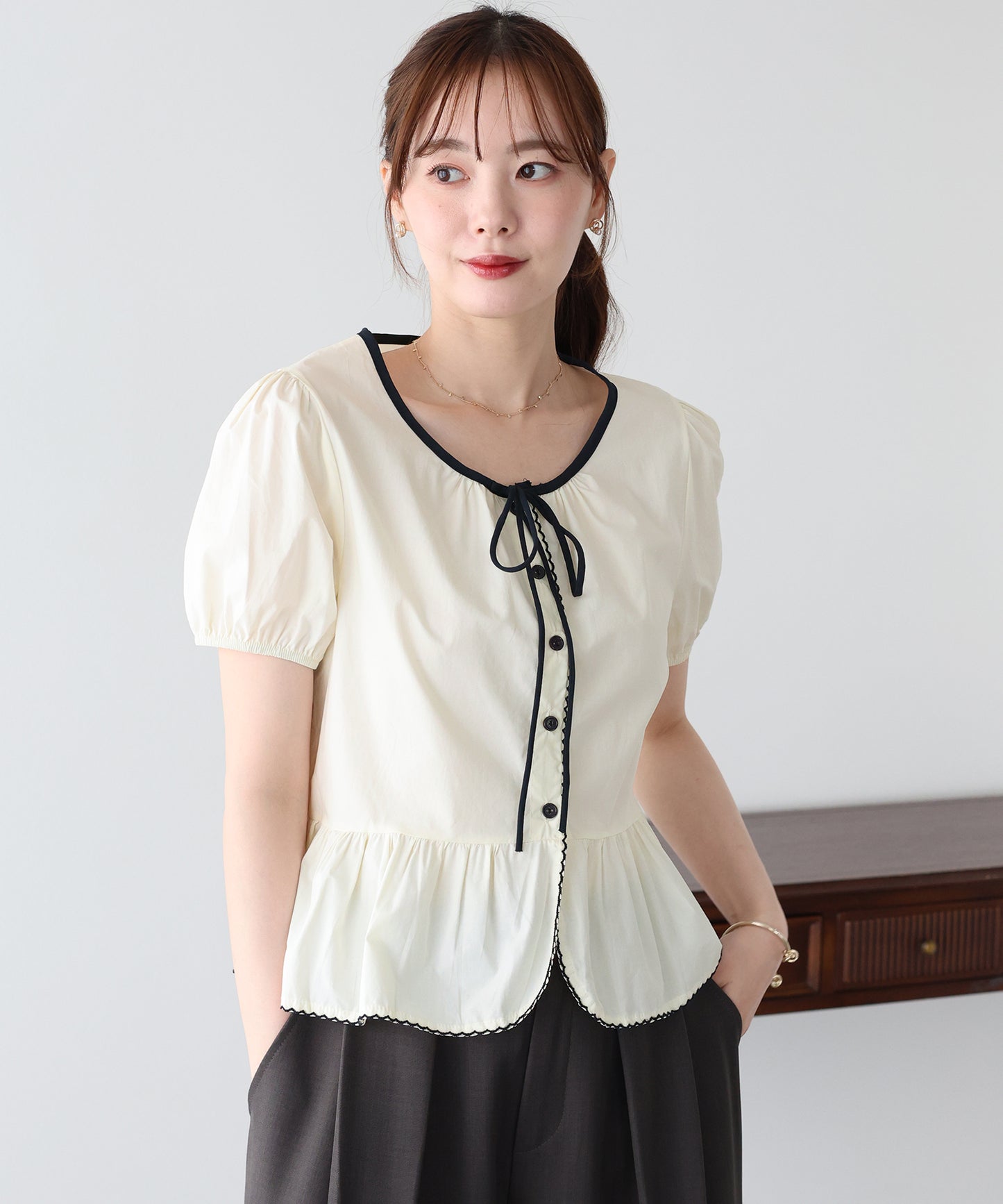【早割5％OFF】バイカラーリボンペプラムブラウス【メール便】