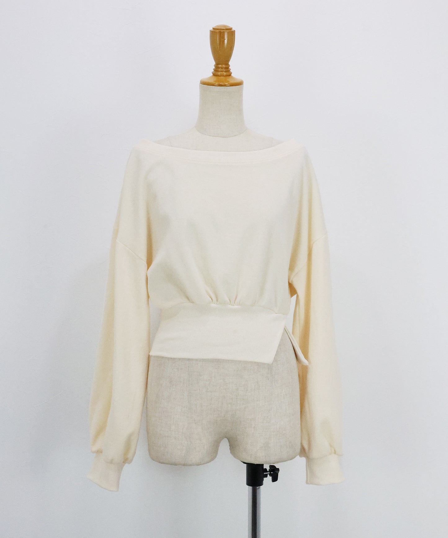 オフショルダースウェット