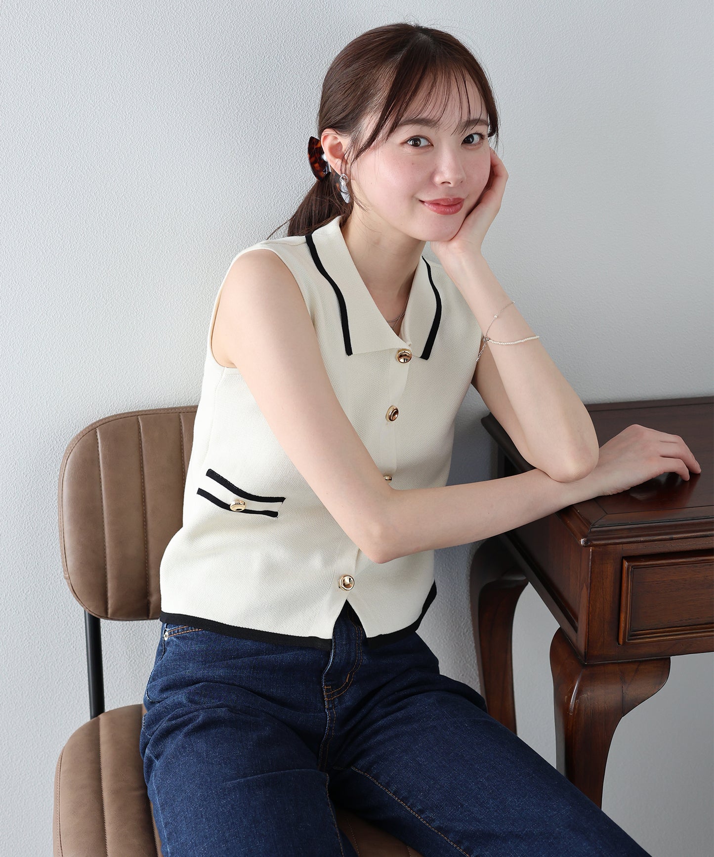 【早割5％OFF】ゴールドボタンノースリーブポロニット