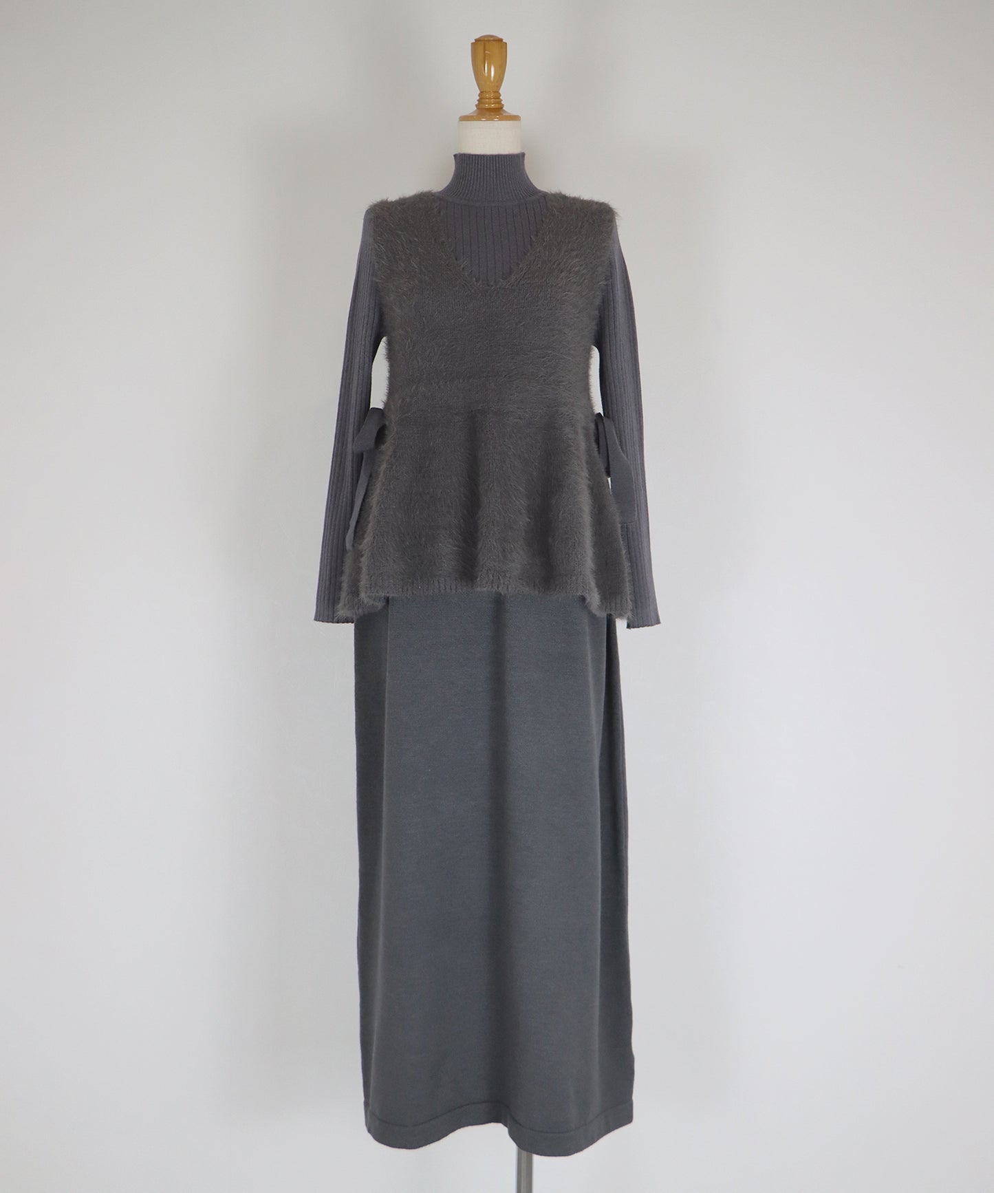 サイドリボンペプラムシャギーベスト＆ニットワンピース セット