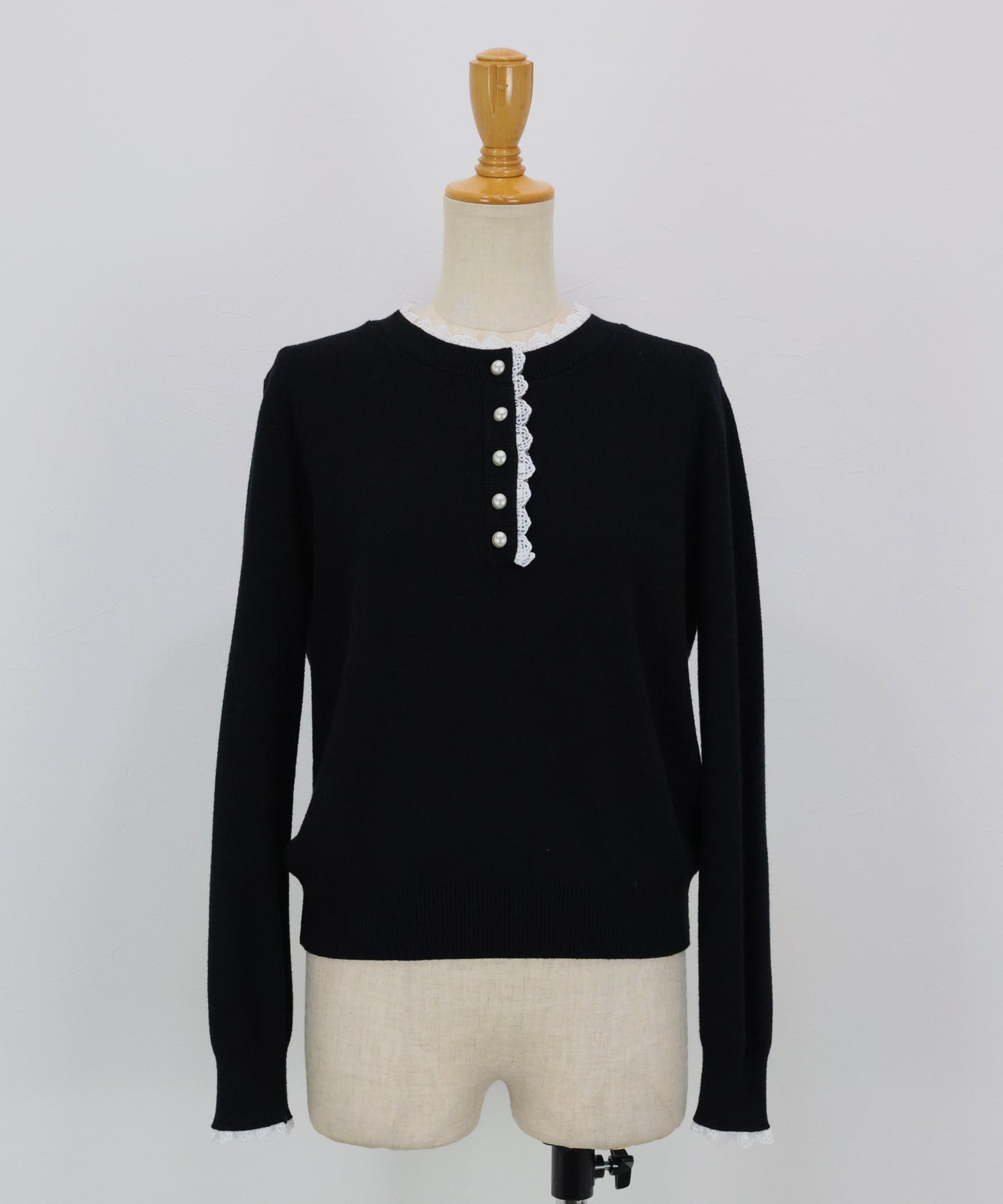 レースパールボタンニット