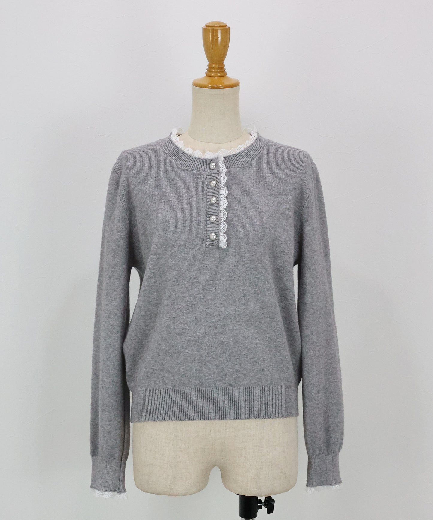 レースパールボタンニット