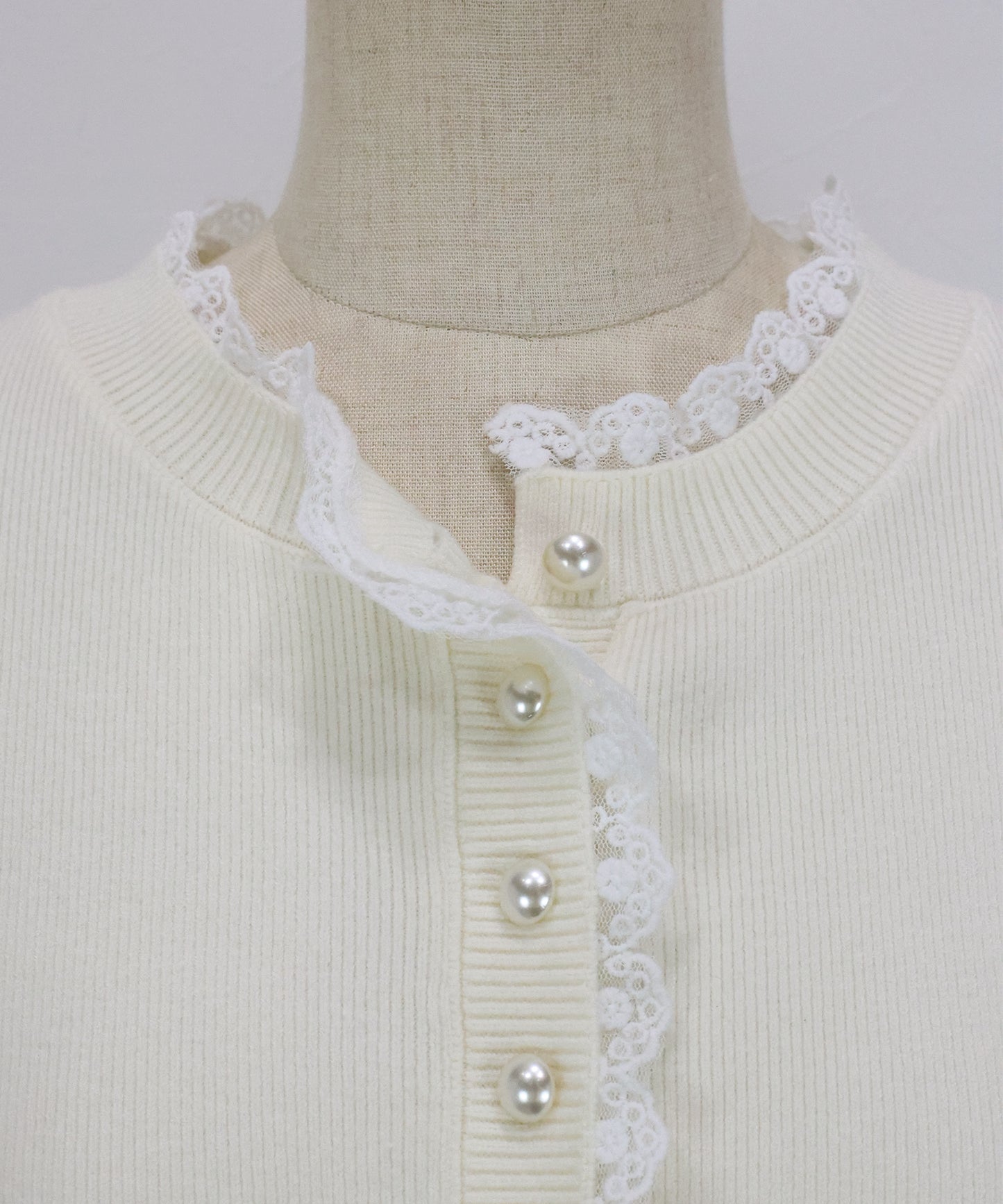 レースパールボタンニット