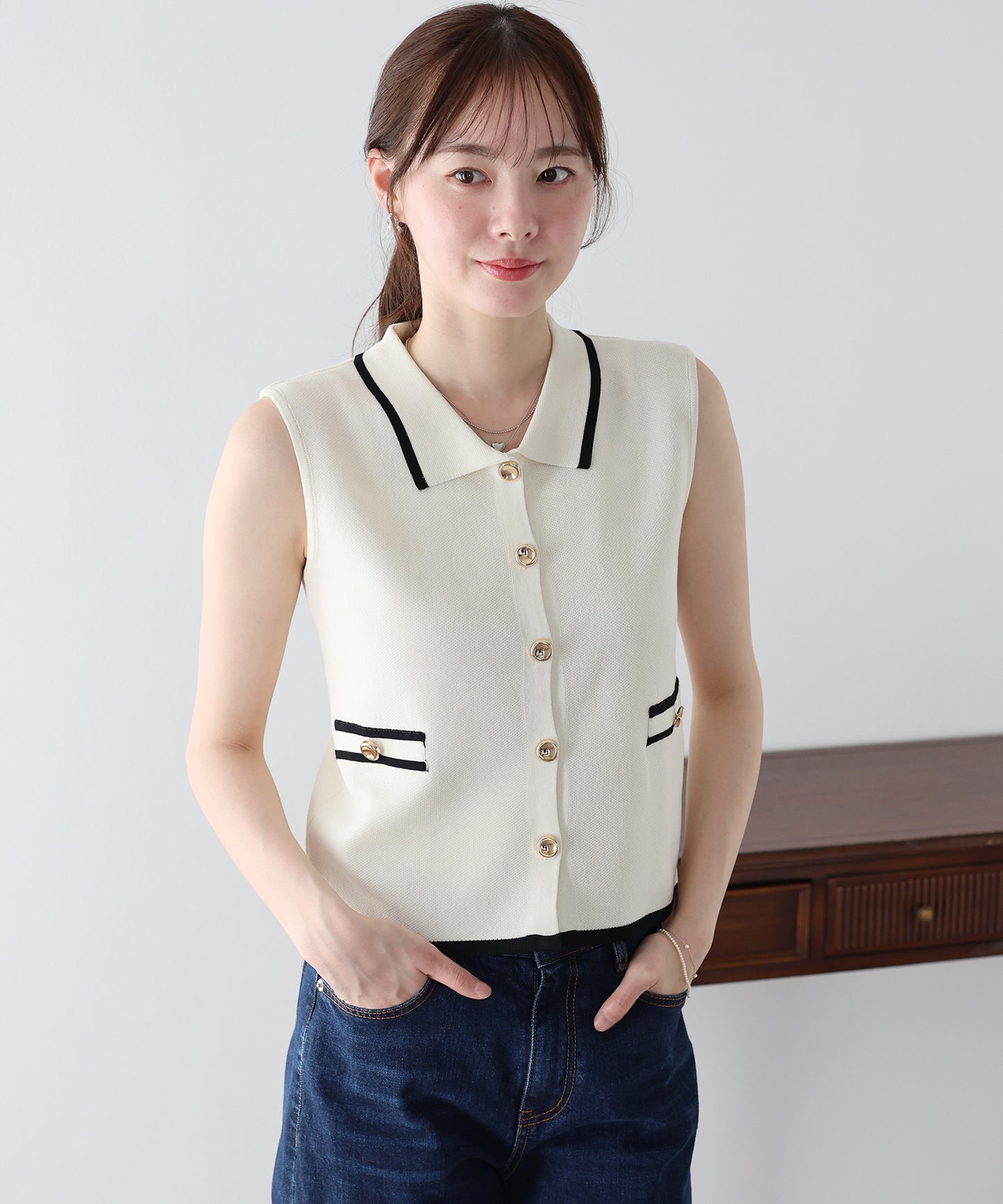 【早割5％OFF】ゴールドボタンノースリーブポロニット