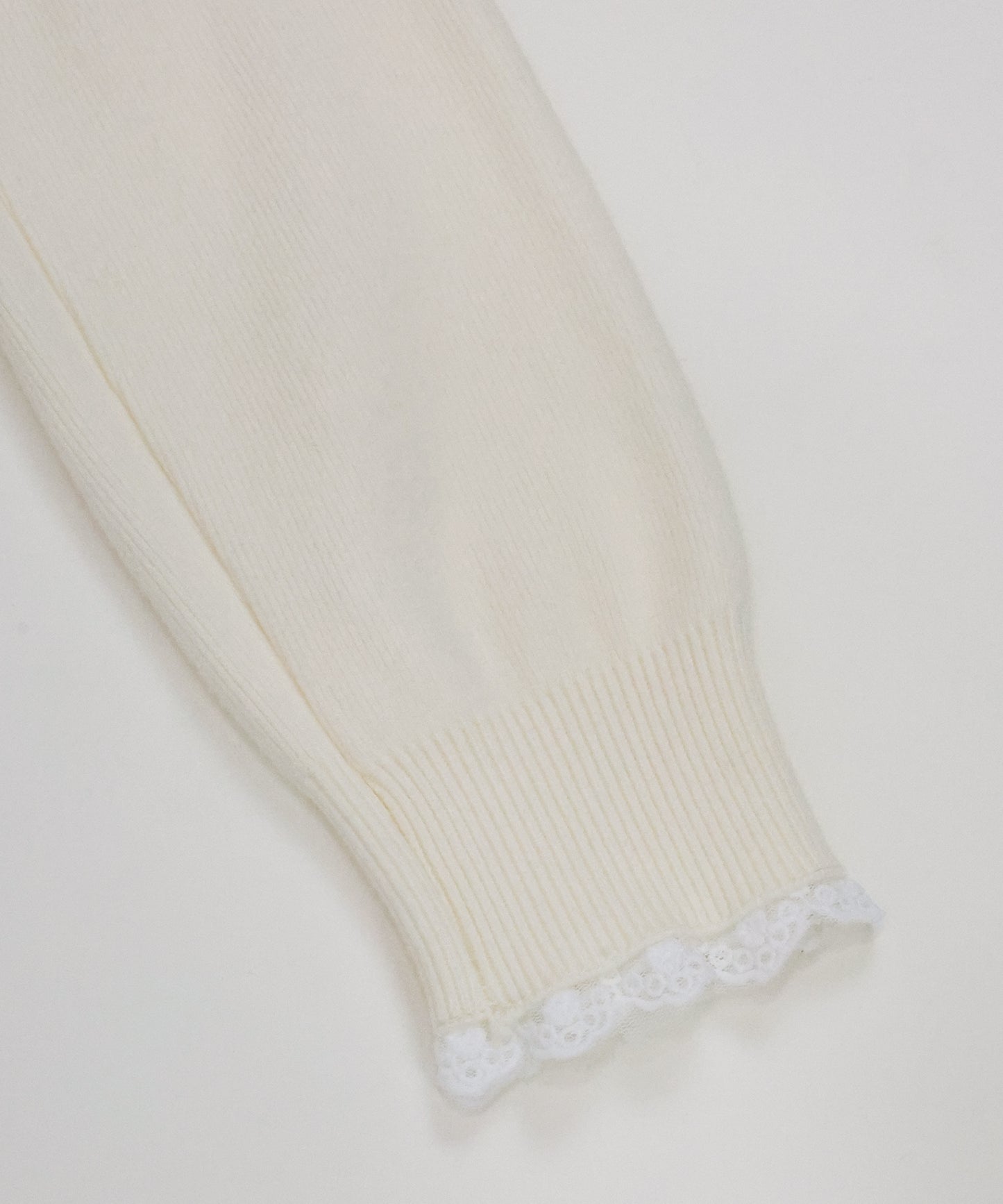 レースパールボタンニット