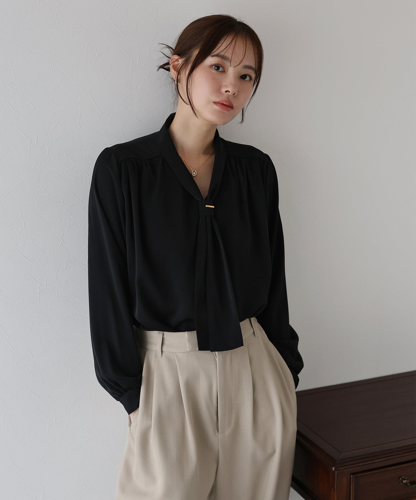 【早割5％OFF】メタルバー付きボウタイブラウス【ネコポス】