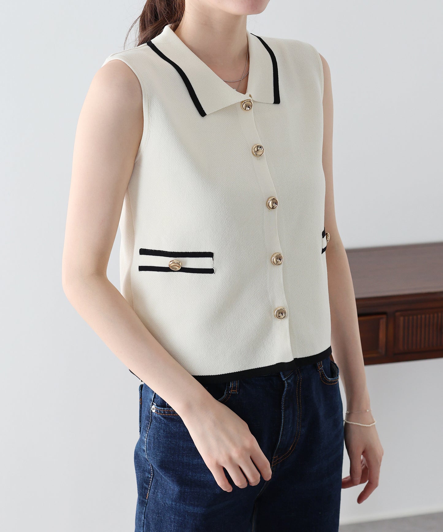 【早割5％OFF】ゴールドボタンノースリーブポロニット