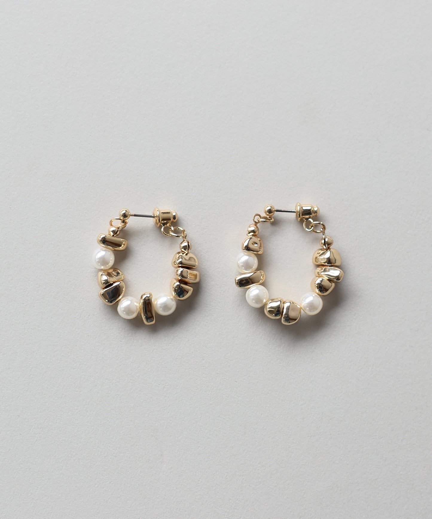 ニュアンスメタル&パールフープピアス / ニッケルフリー