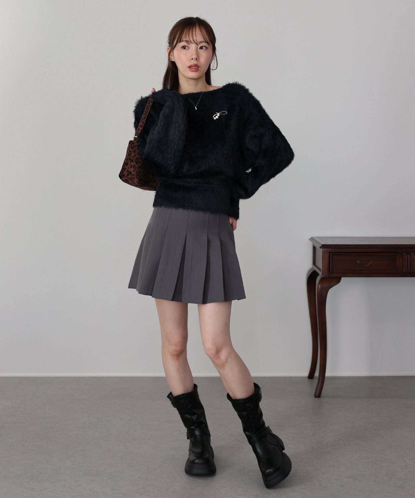 オフショルシャギーニット