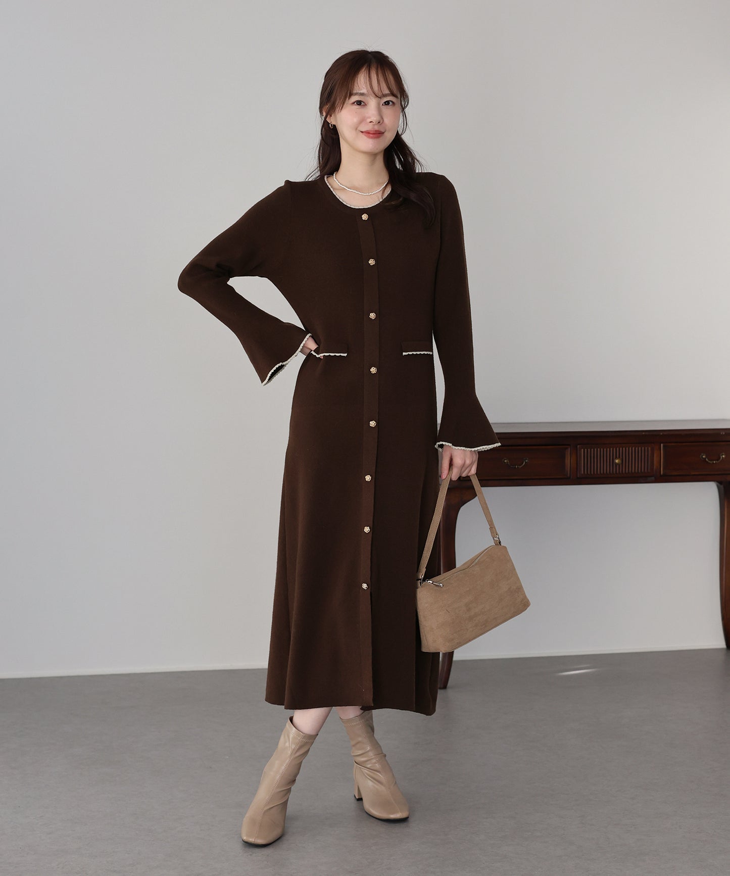 金ボタンニットワンピース