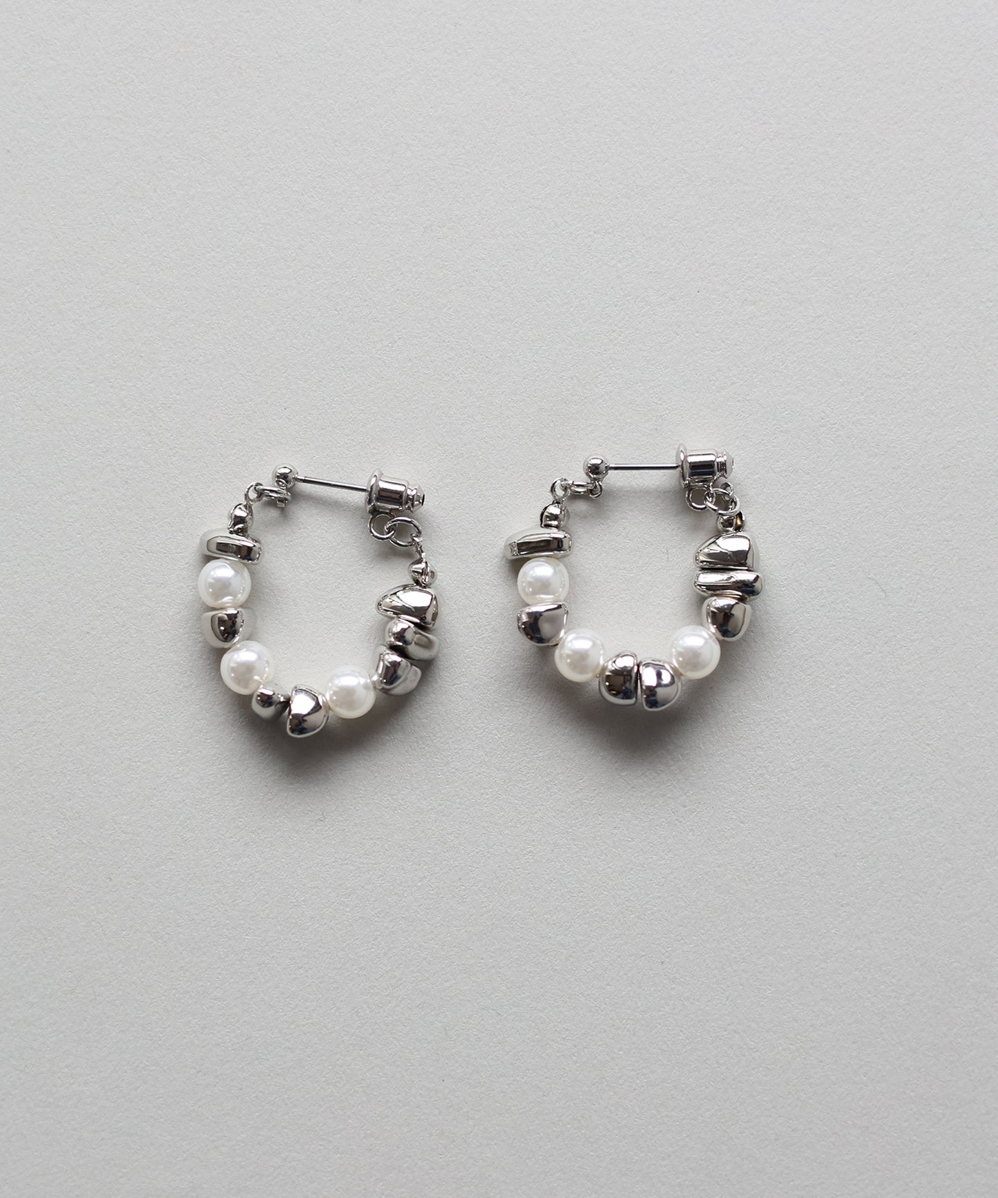 ニュアンスメタル&パールフープピアス / ニッケルフリー