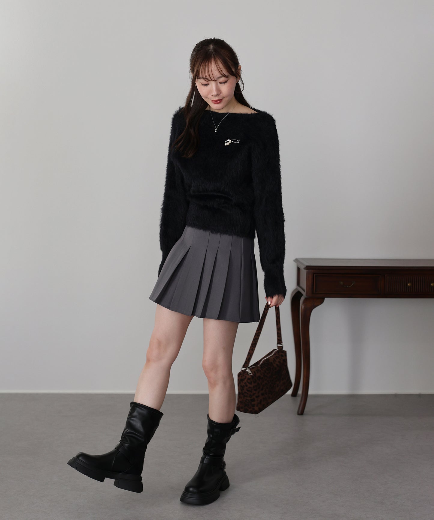 オフショルシャギーニット