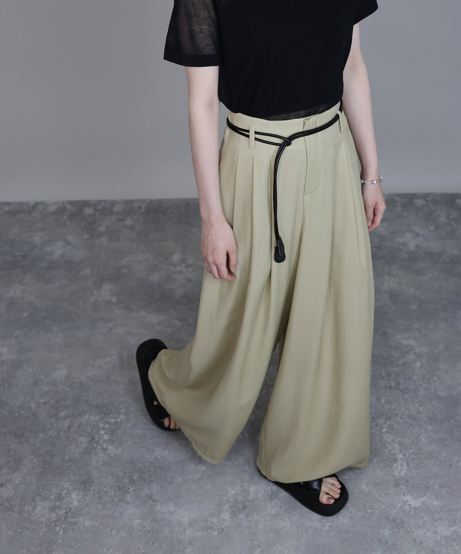 Belvest リネンパンツ単品 Belvest（ベルベスト）リネンウールヘリンボーンオーバーペーン