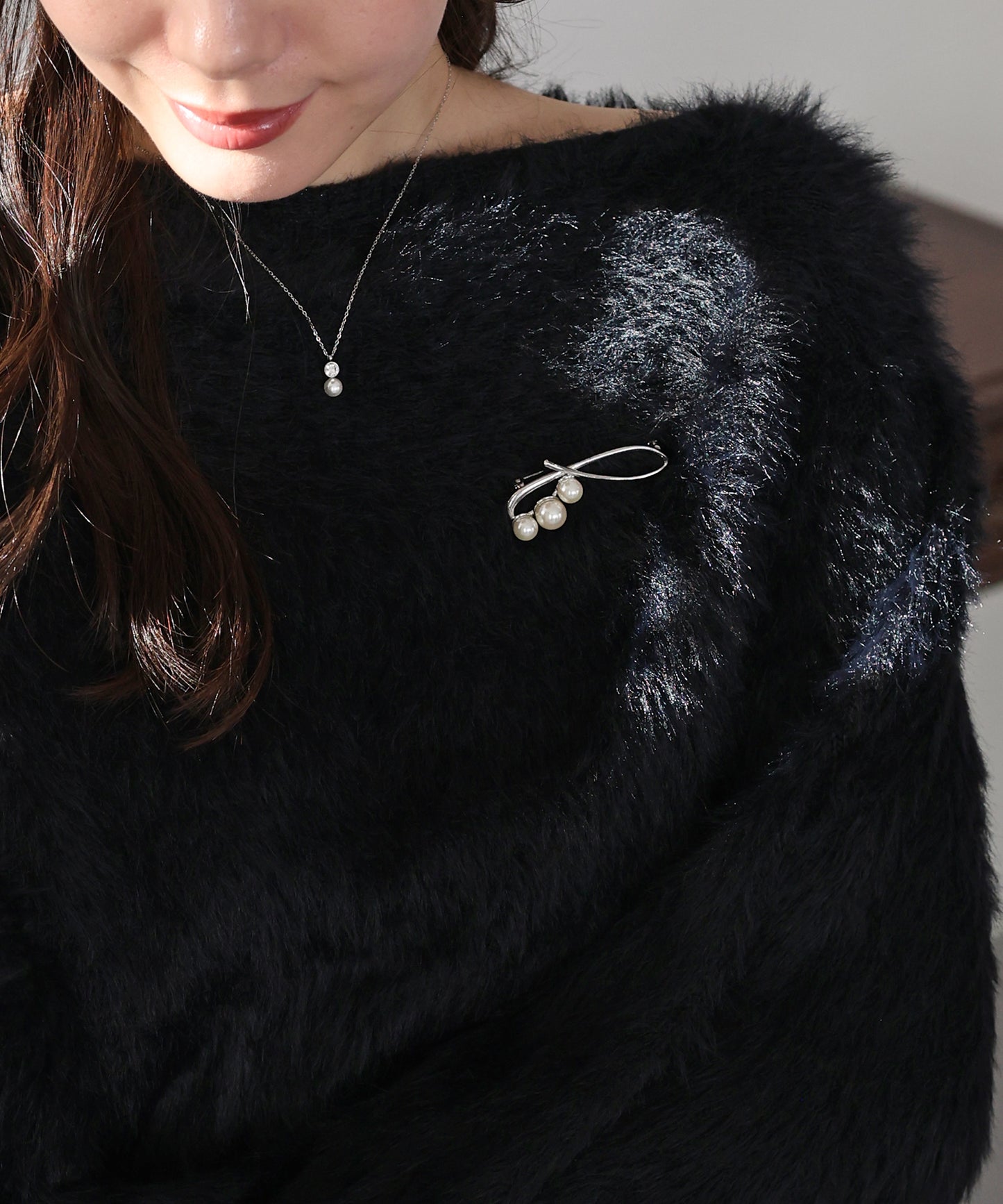 オフショルシャギーニット