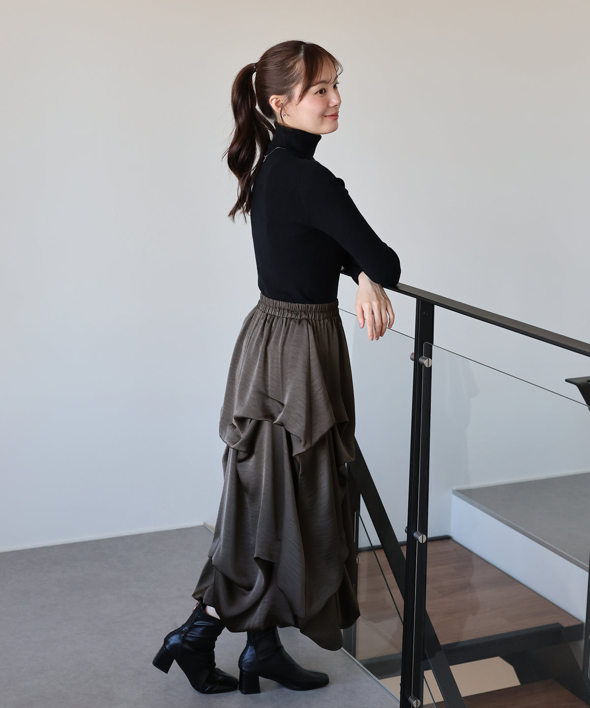 サテンタックバルーンスカート