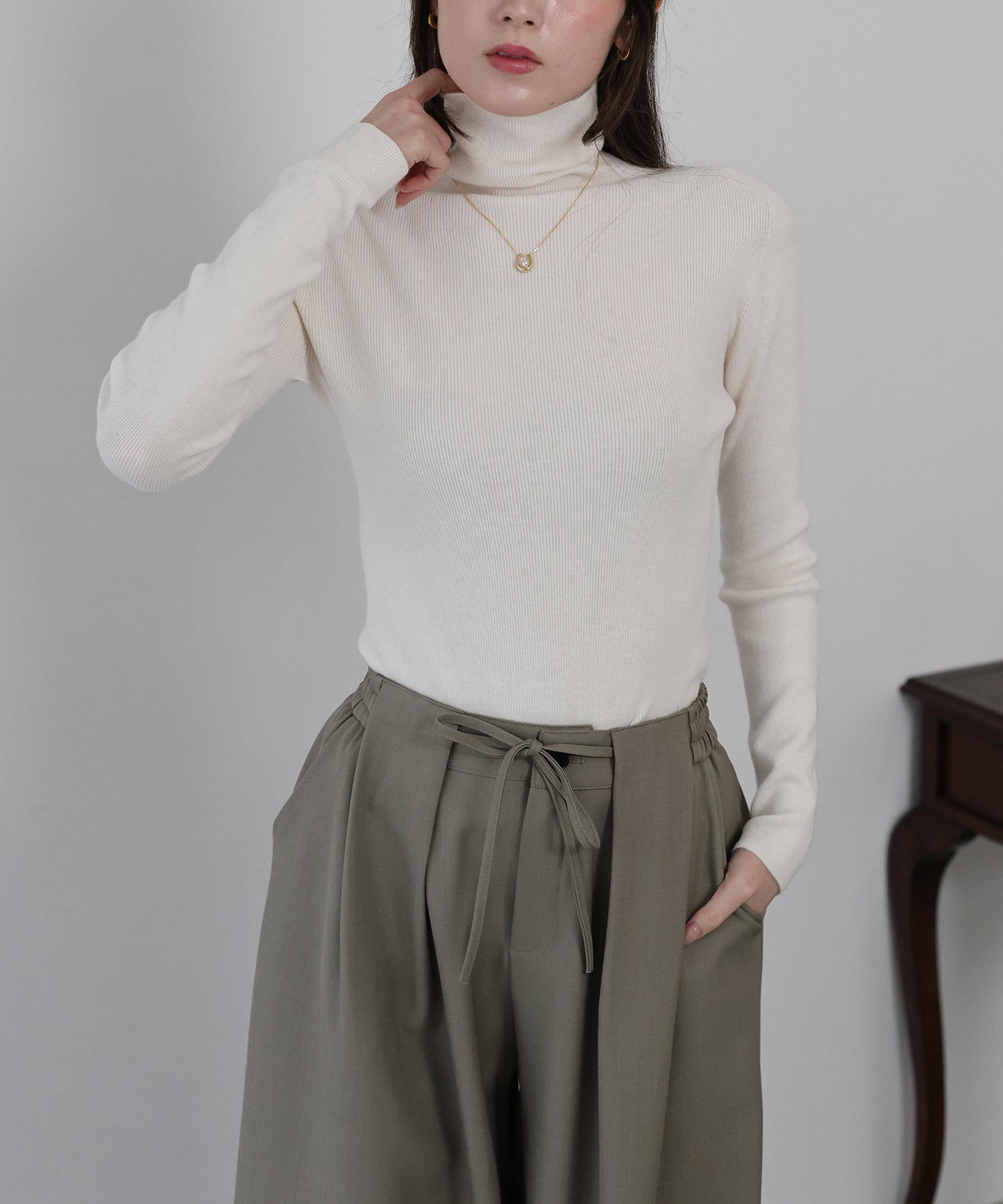 ウール混タートルネックニット