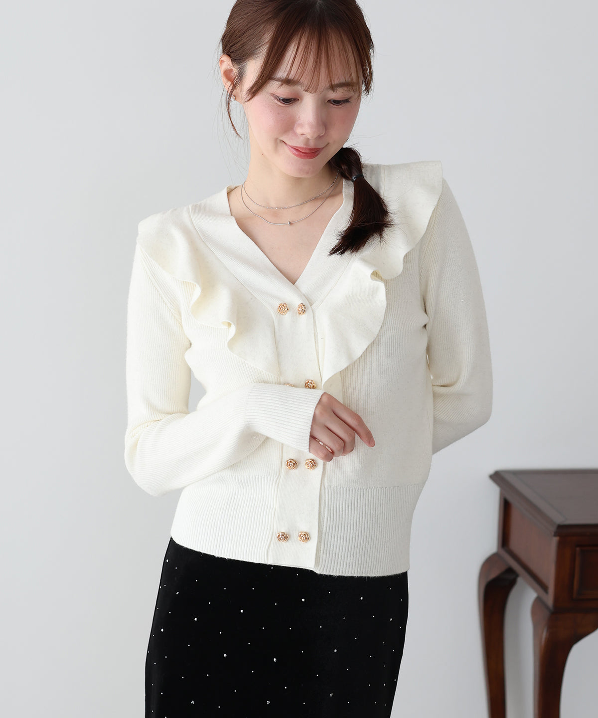 【早割5％OFF】ローズボタンフリルラメニットカーディガン