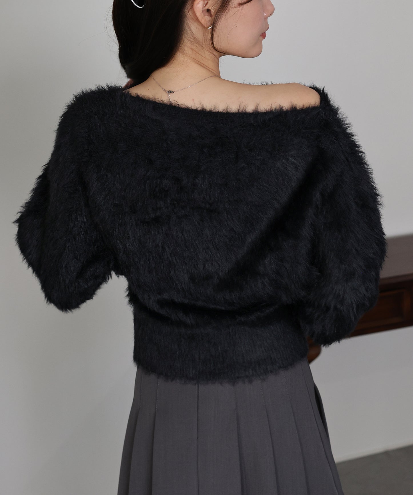 オフショルシャギーニット