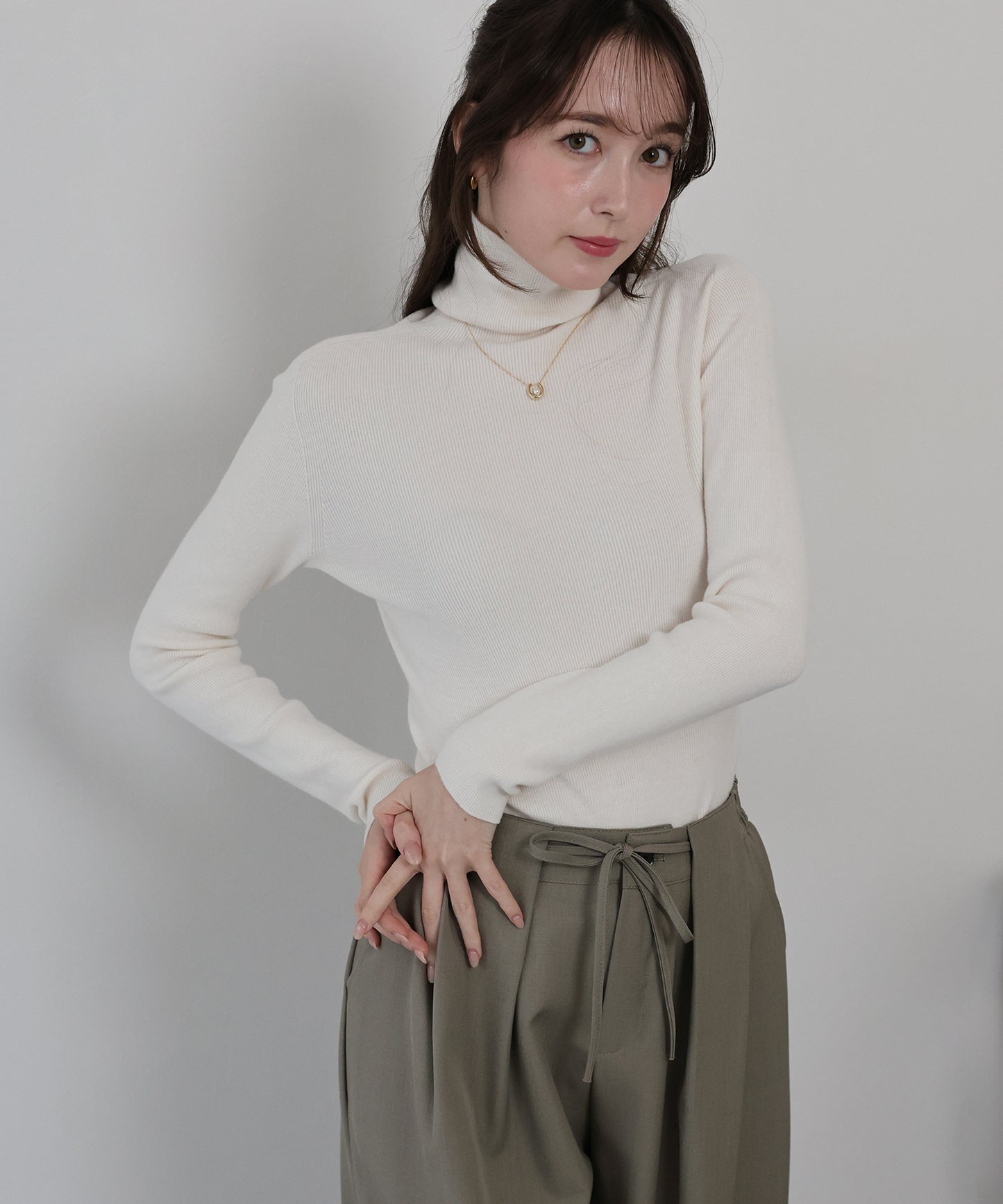 ウール混タートルネックニット