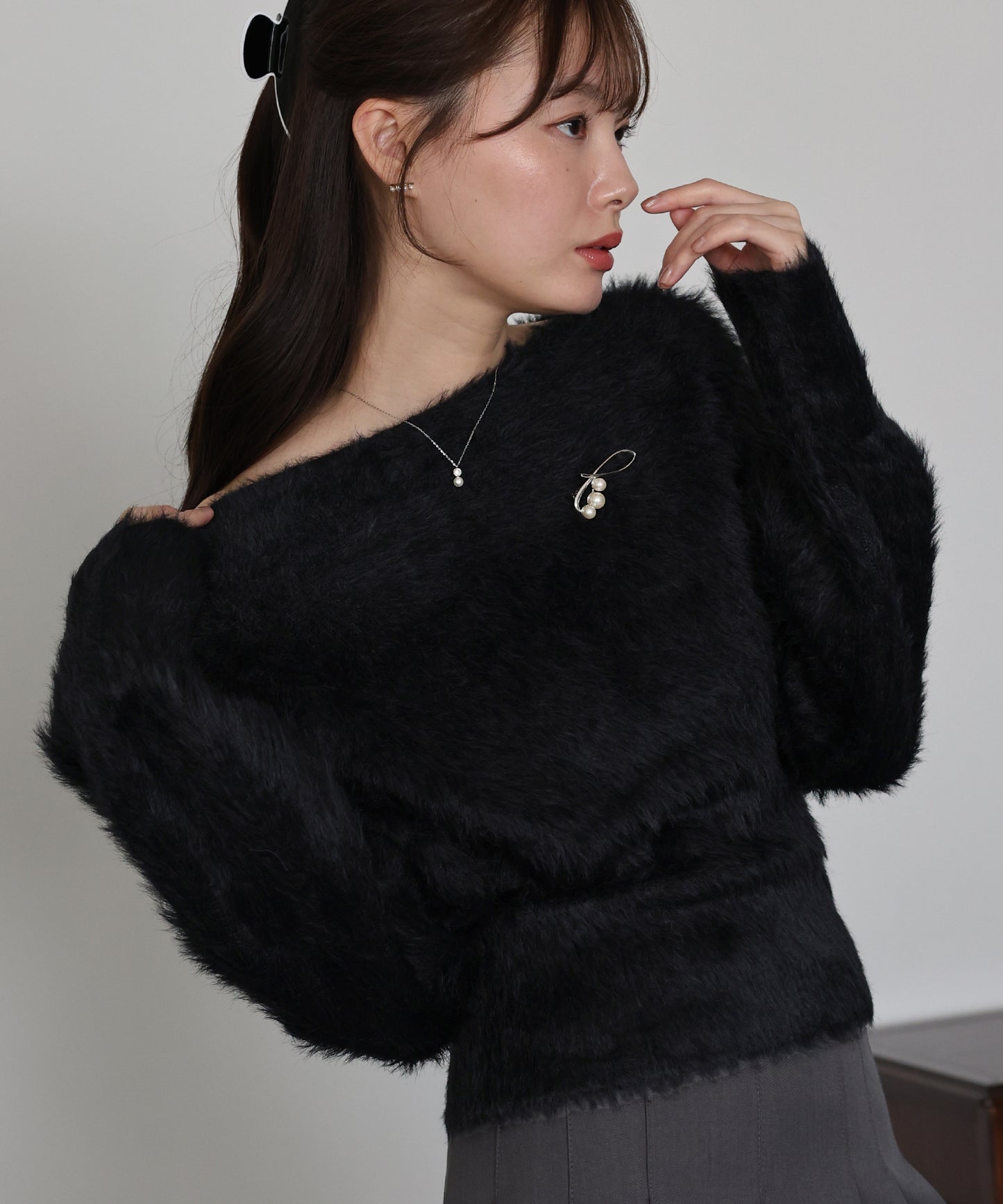 オフショルシャギーニット