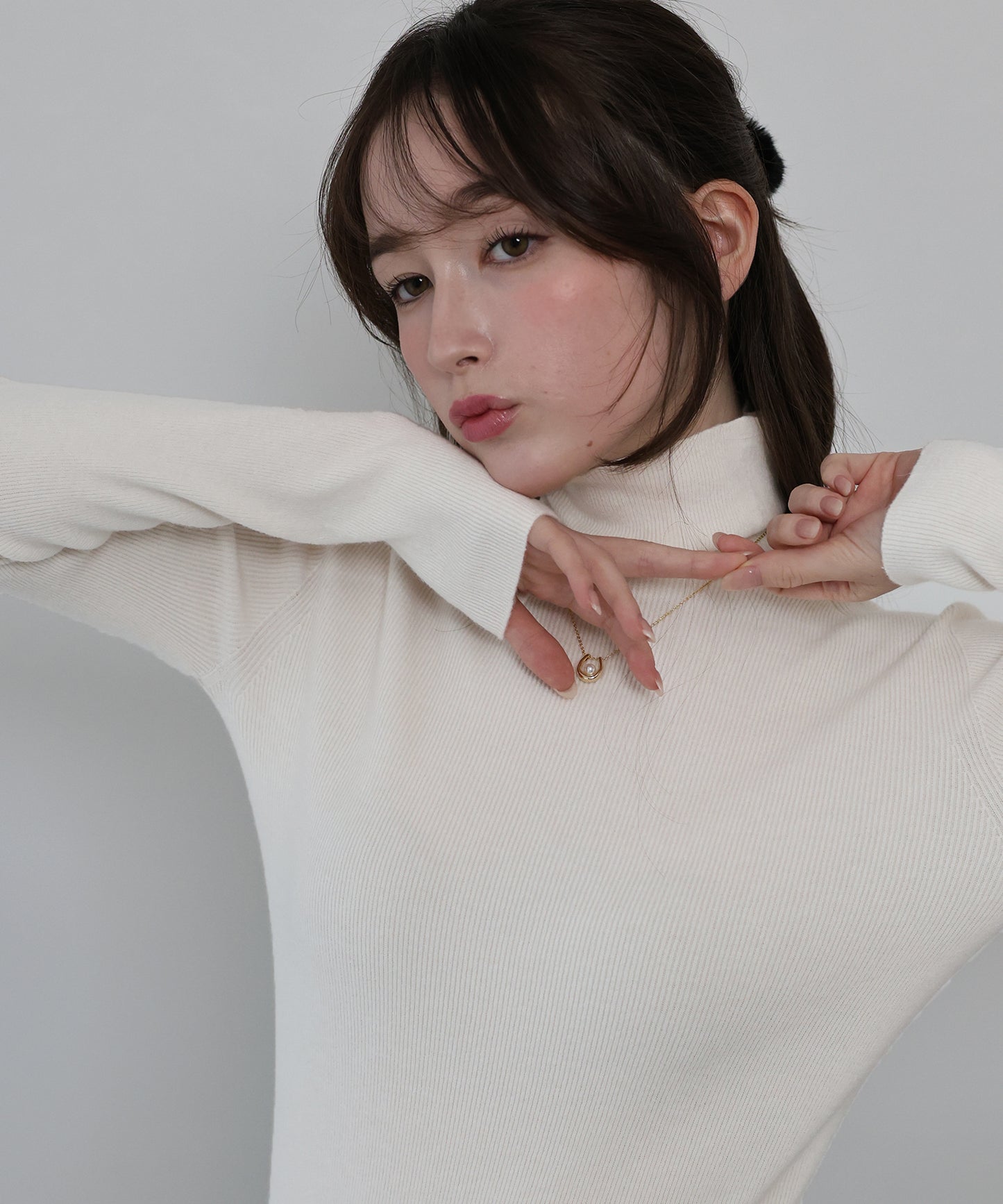 ウール混タートルネックニット