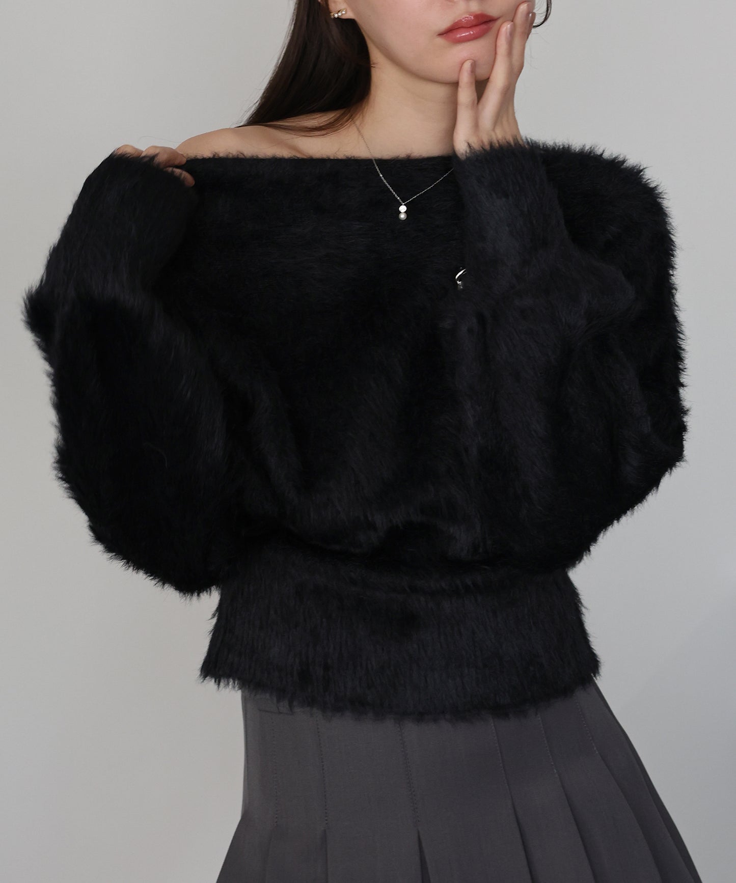 オフショルシャギーニット