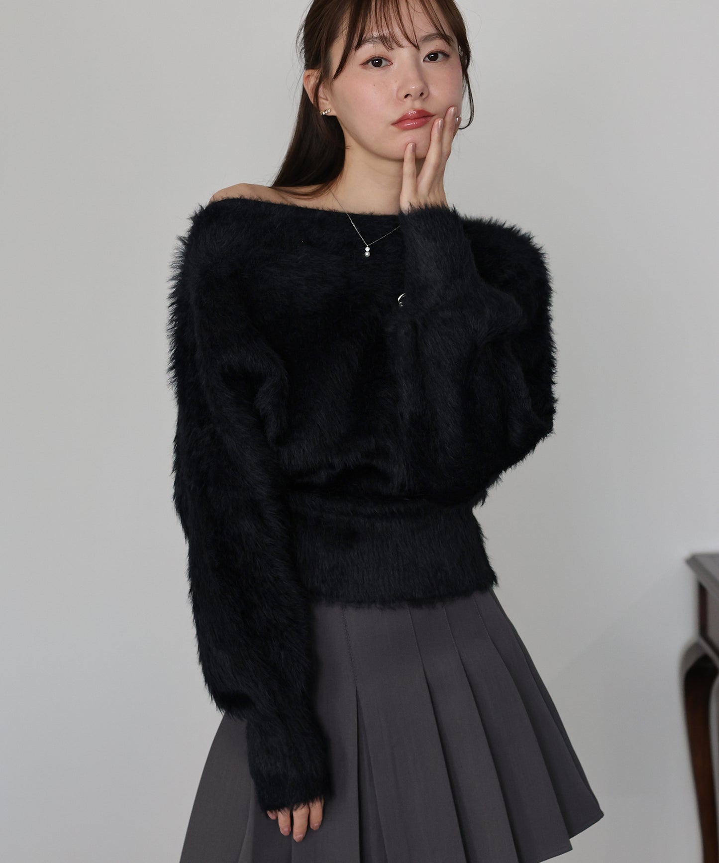 オフショルシャギーニット