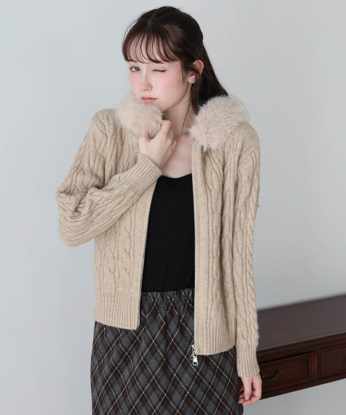 【早割5％OFF】ファーフードケーブルニットパーカー