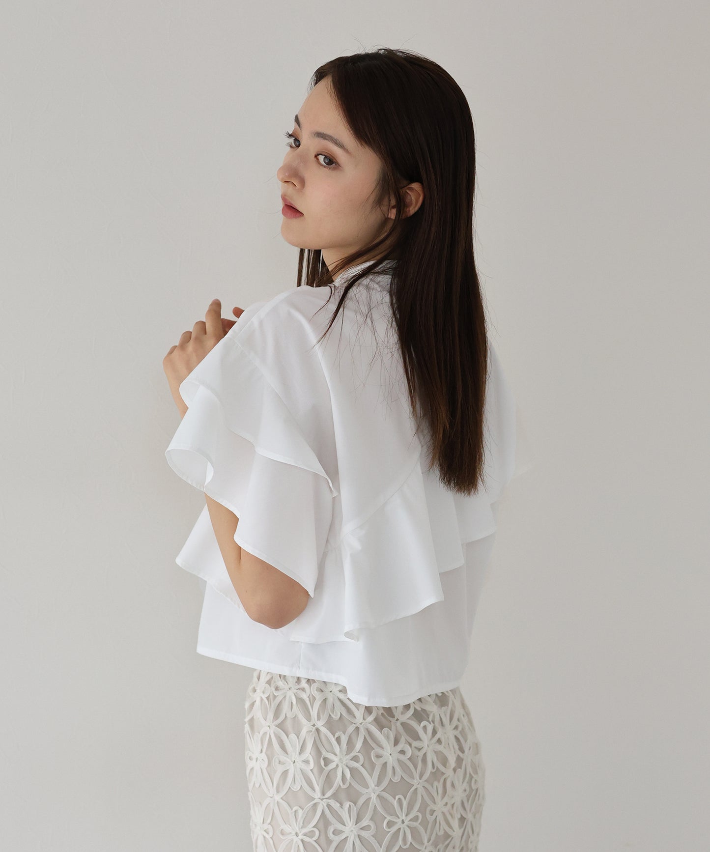 【新商品限定5％OFF（木）】[J by blue] 半袖フリルシャツ