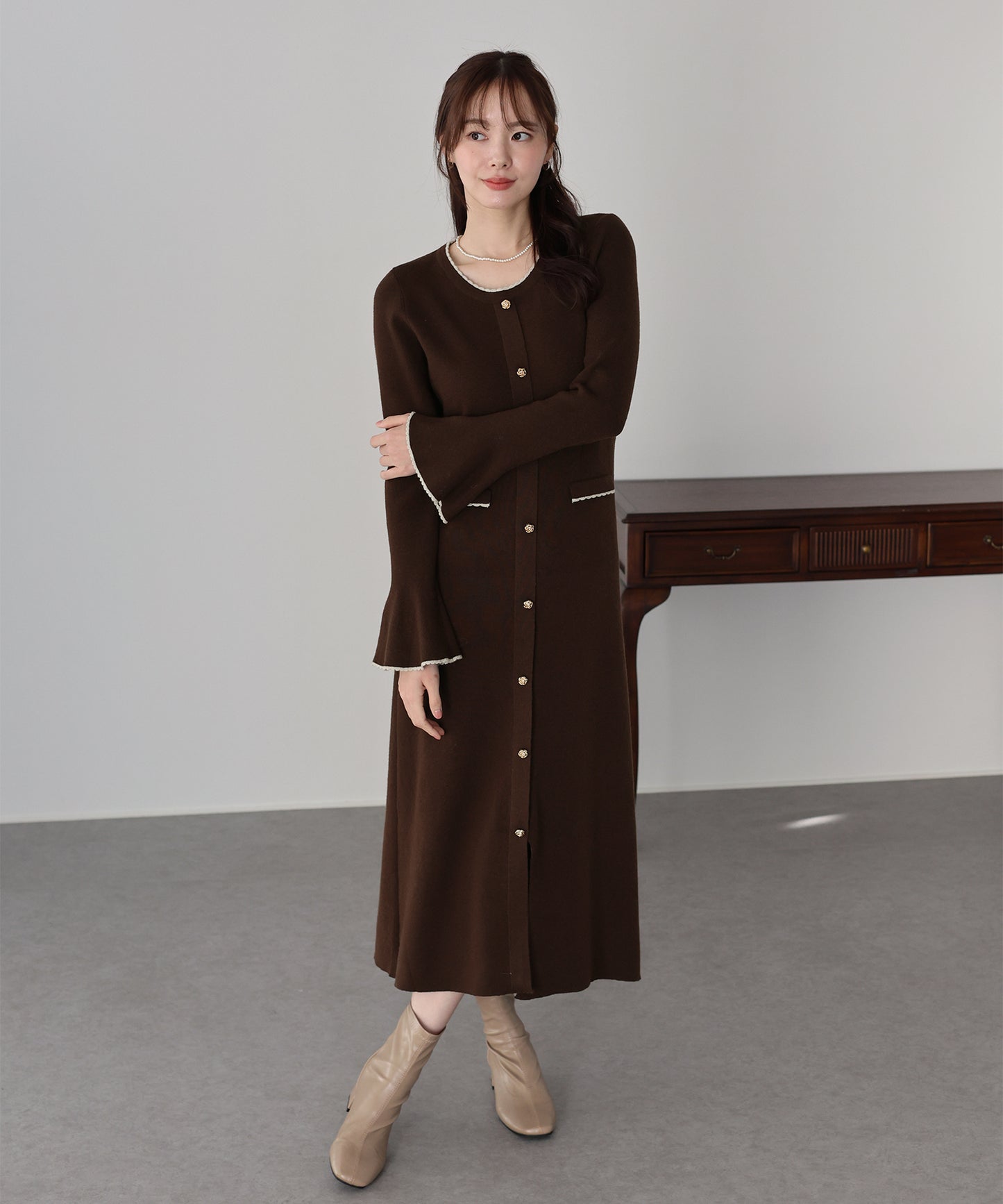 金ボタンニットワンピース