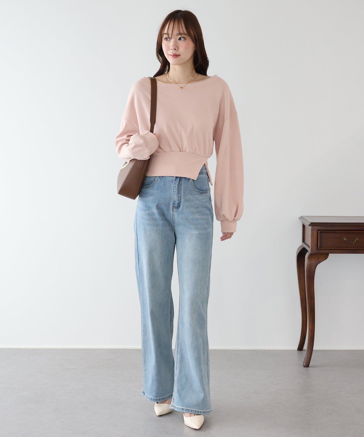 オフショルダースウェット