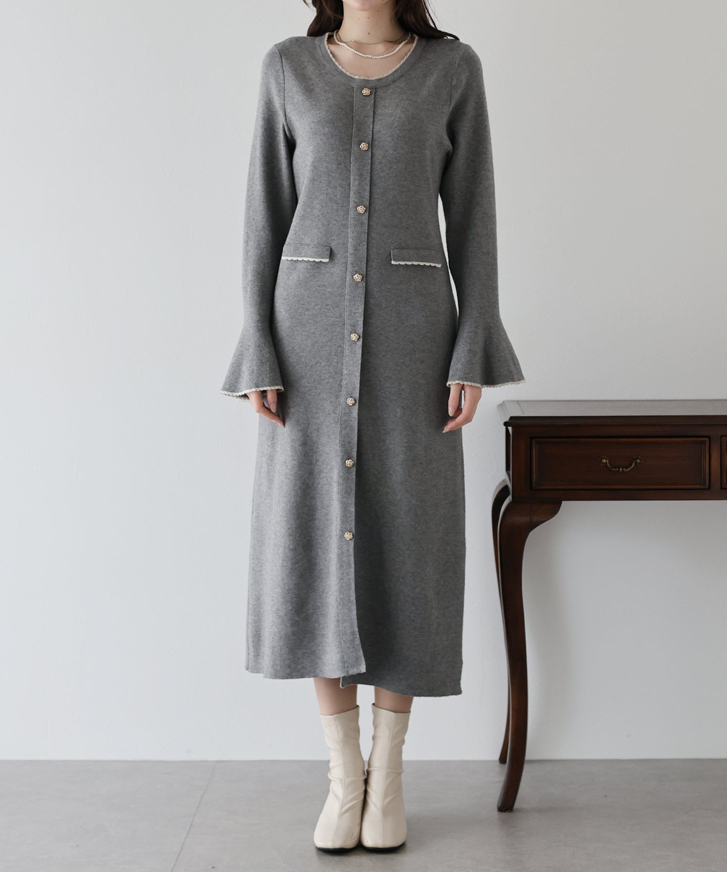 金ボタンニットワンピース