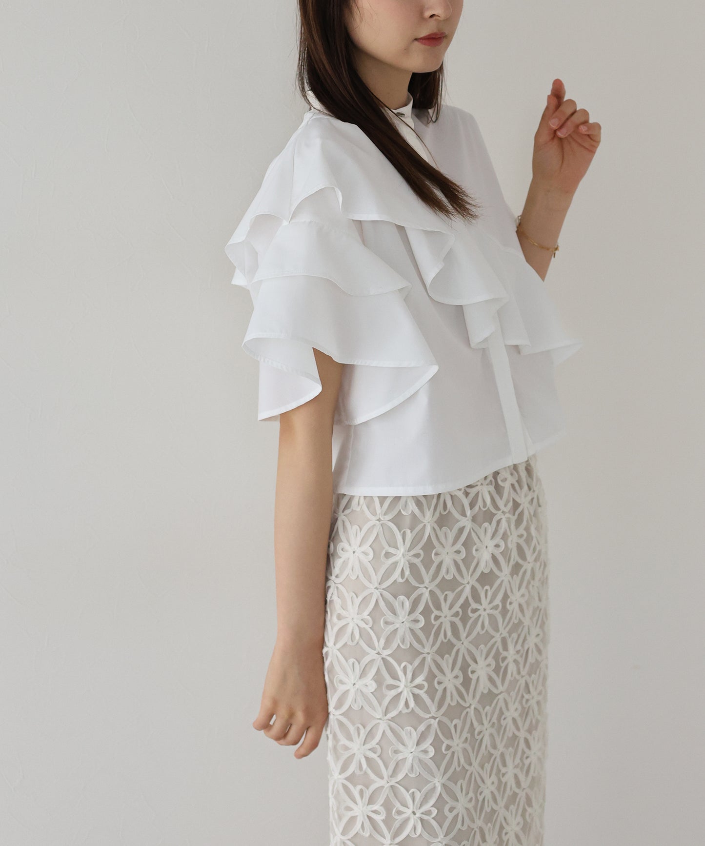【新商品限定5％OFF（木）】[J by blue] 半袖フリルシャツ