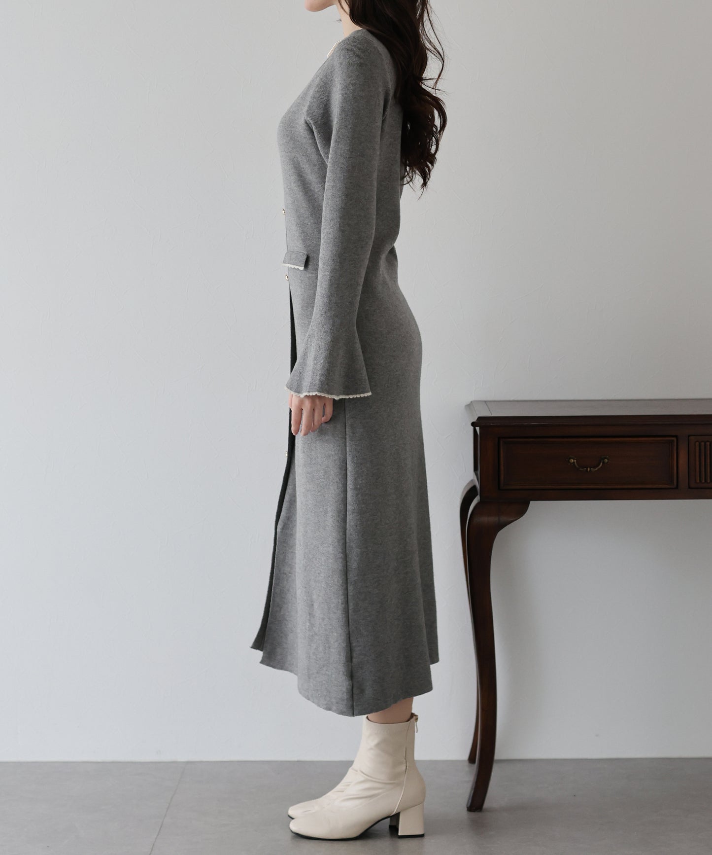 金ボタンニットワンピース