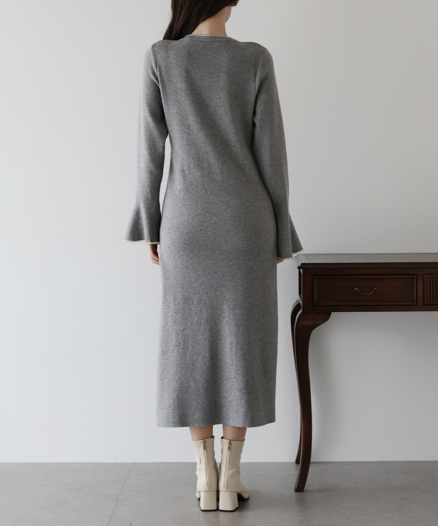 金ボタンニットワンピース