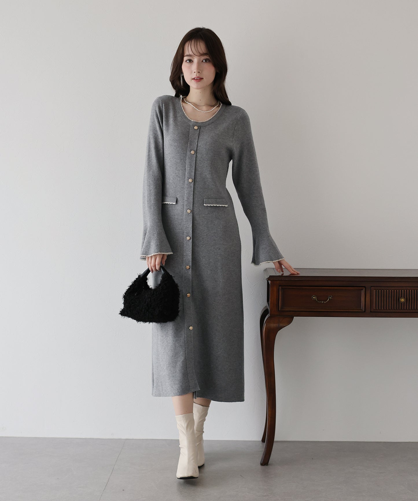 金ボタンニットワンピース