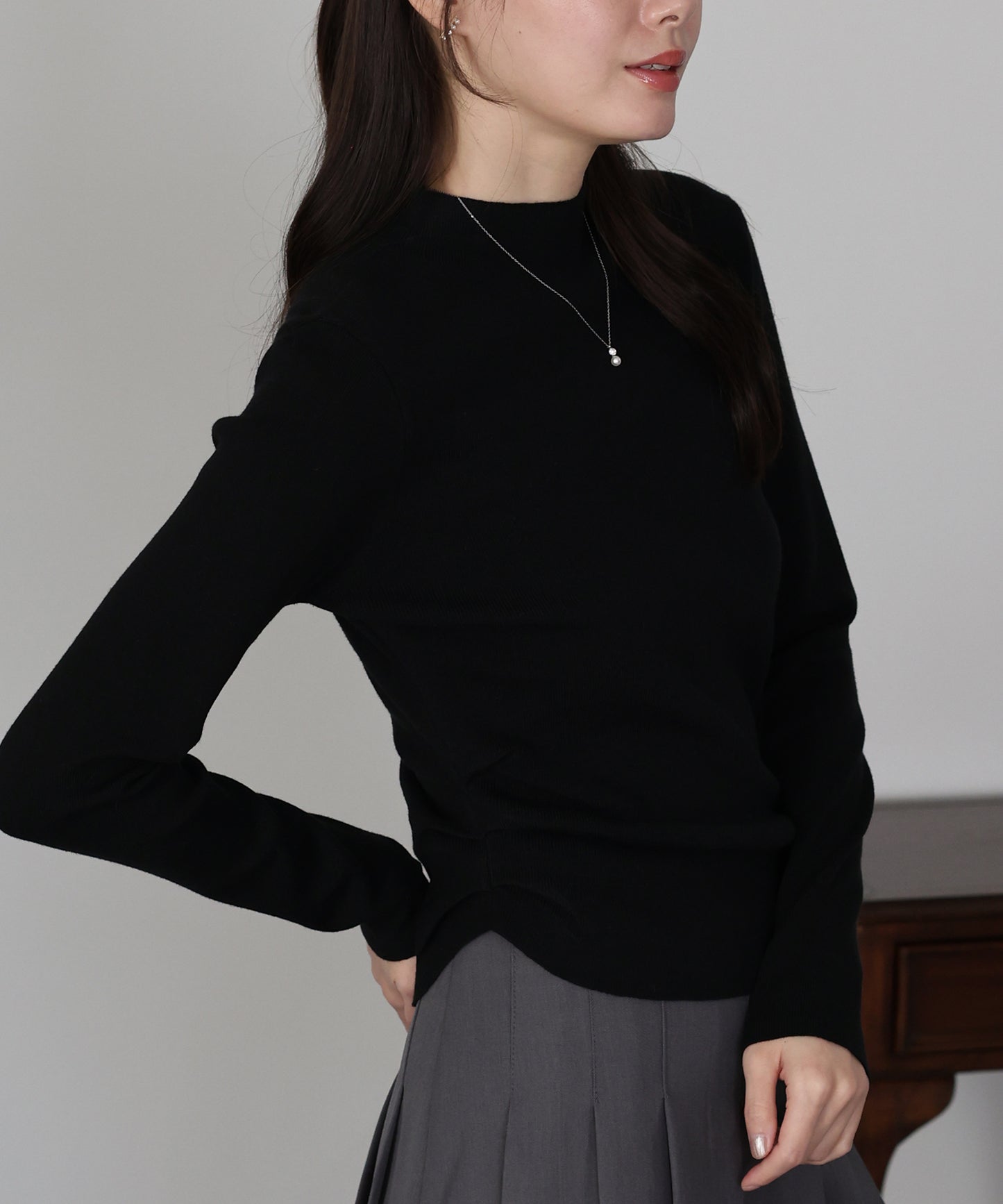 【早割5％OFF】サイドタックハイネックニット