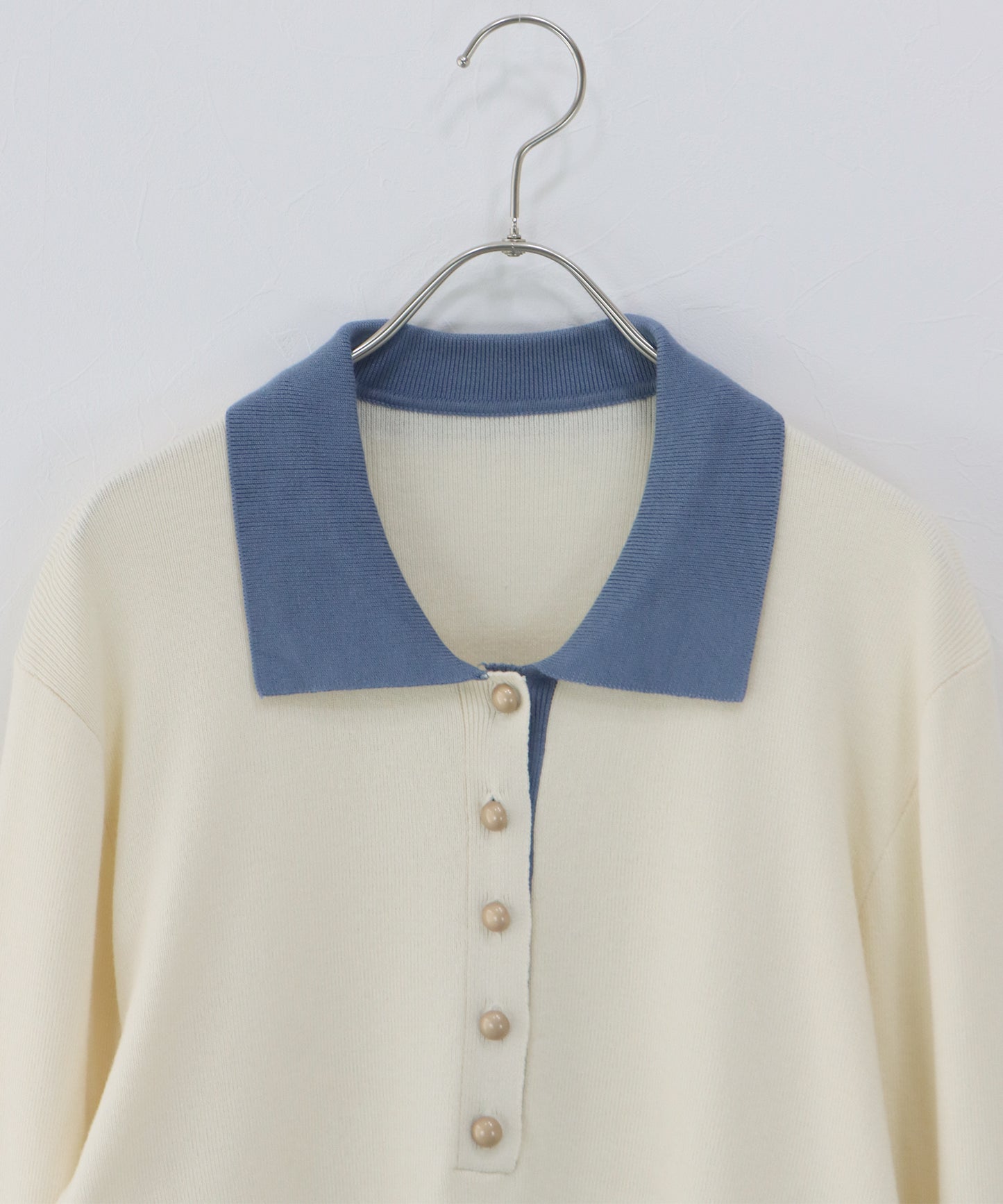 ゴールドボタン配色ポロネックニット