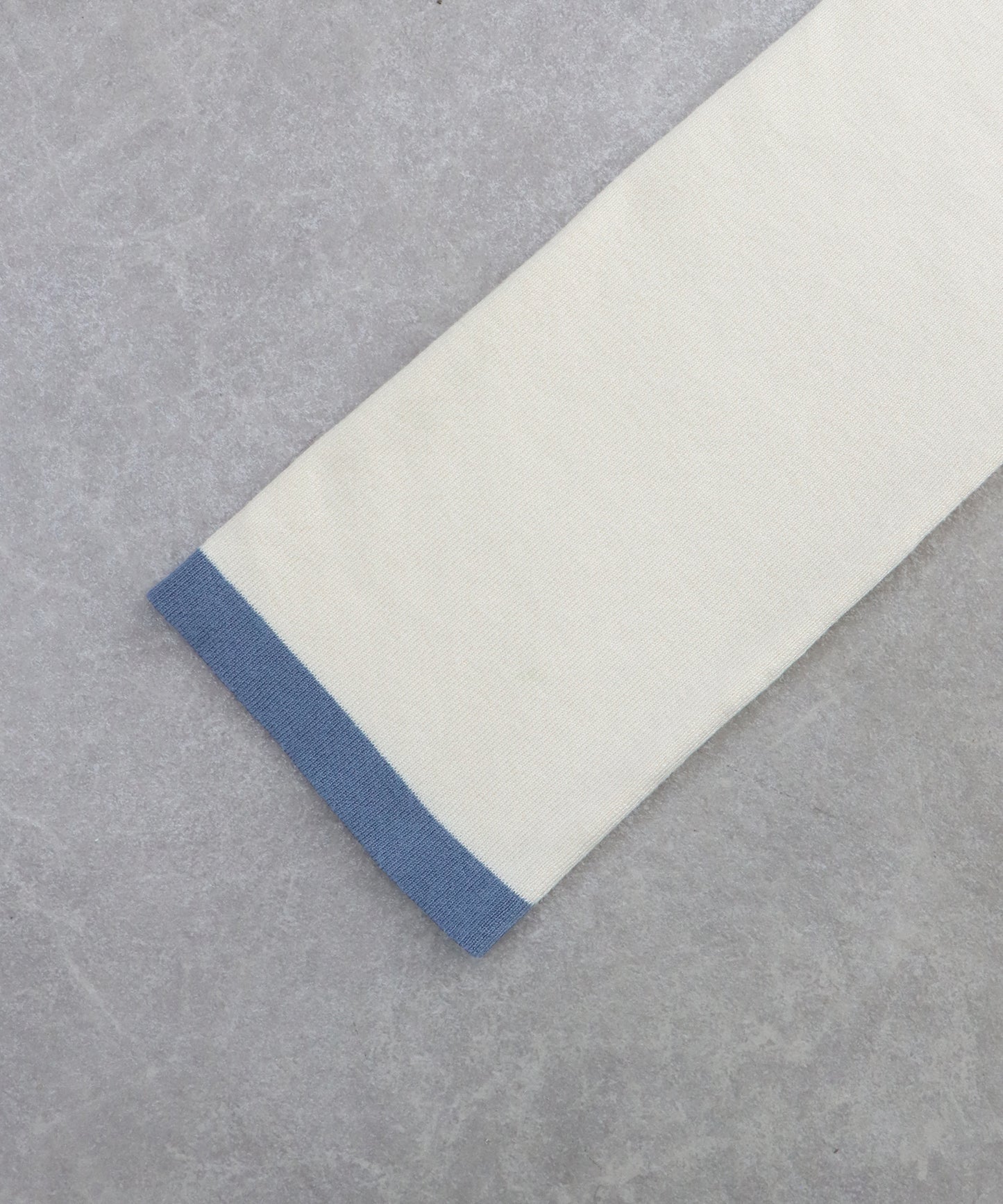 ゴールドボタン配色ポロネックニット