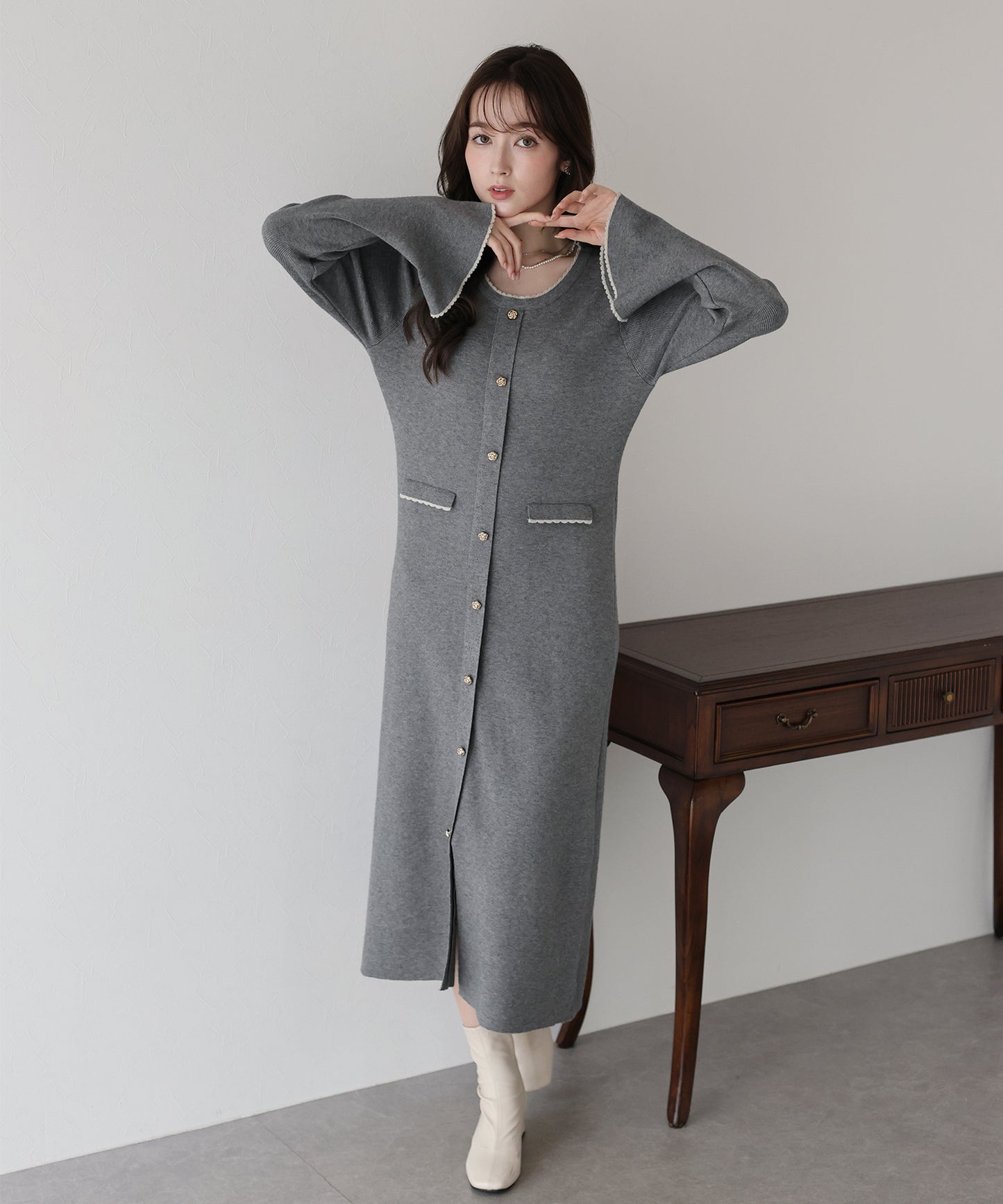 金ボタンニットワンピース