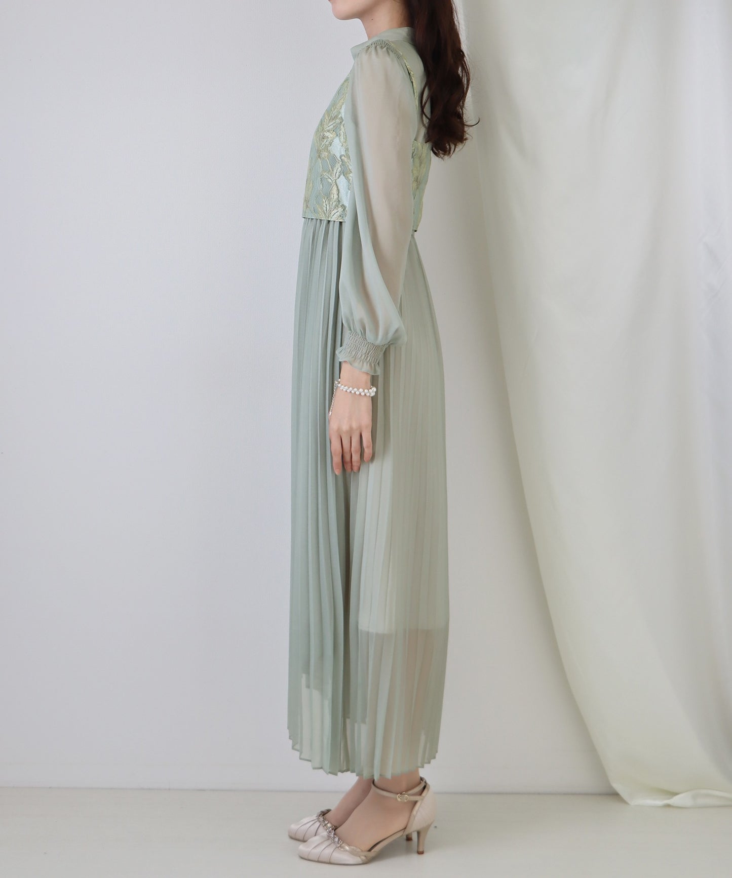 자수풍 레이스 비스체×병목 플리츠 드레스