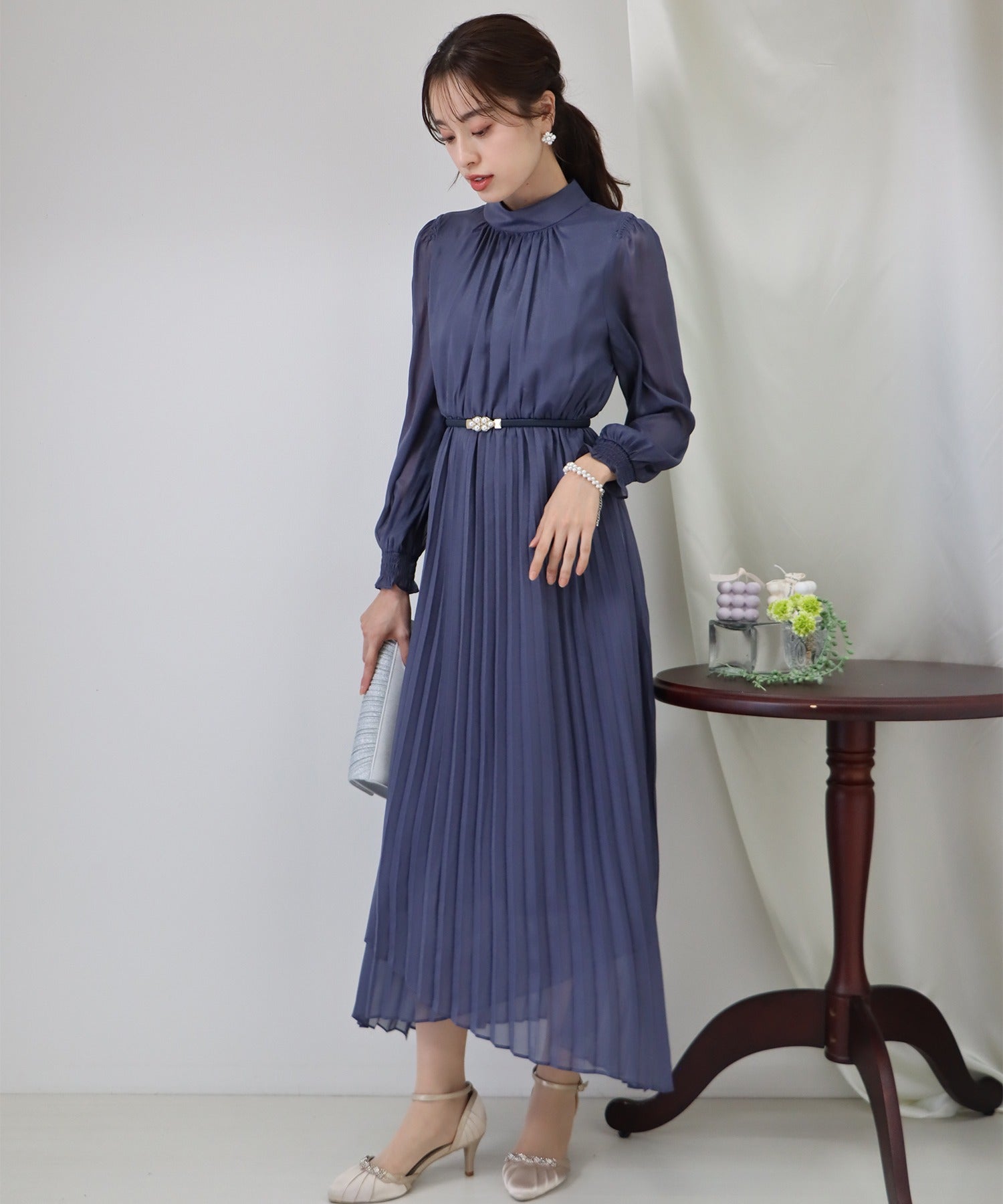 TIME SALE】刺繍風レースビスチェ×ボトルネックプリーツドレス – BLUE