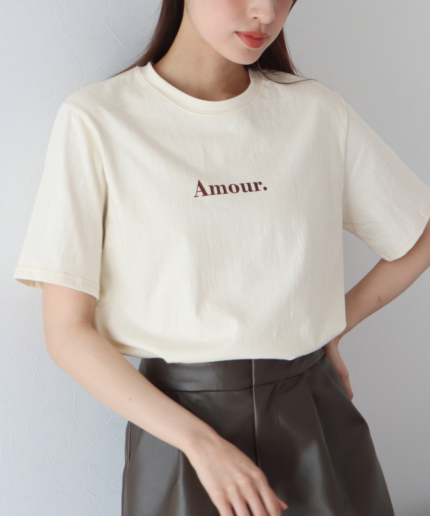 Amour. 로고 반소매 티셔츠